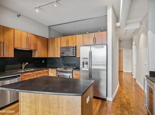700 N Larrabee St APT 1711, Chicago, IL 60654