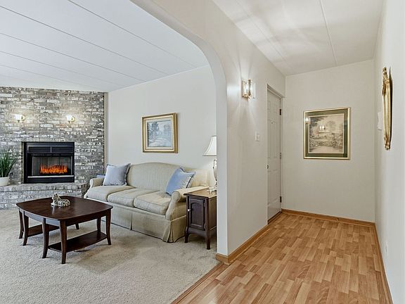 3rd image of 15713 Old Orchard Ct Unit 1N