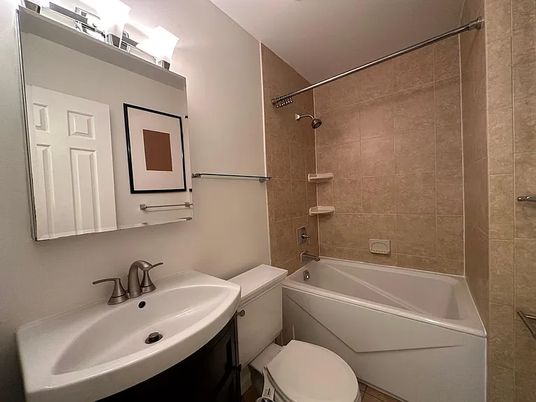Primary Bathroom w/ soaking tub