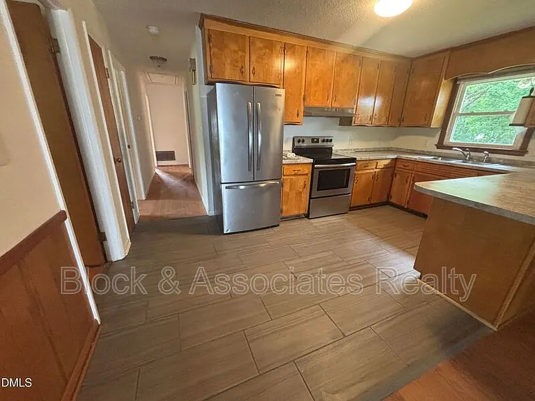 3609 Melrose Dr — Photo 2