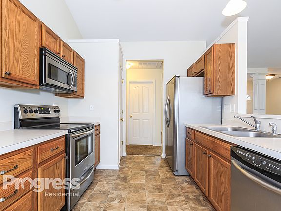 4th image of 15242 Dehavilland Dr