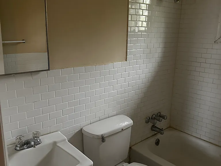 2115 Phaup St #8 — Photo 6