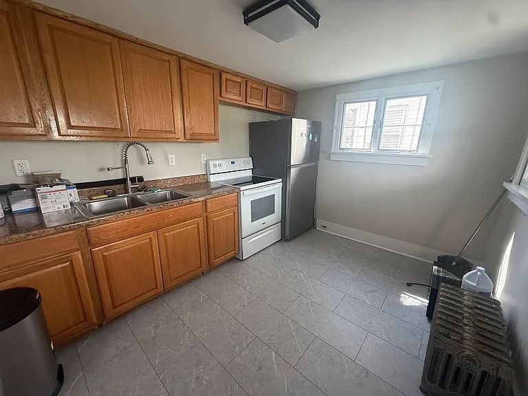 28 Midland St #1 — Photo 3