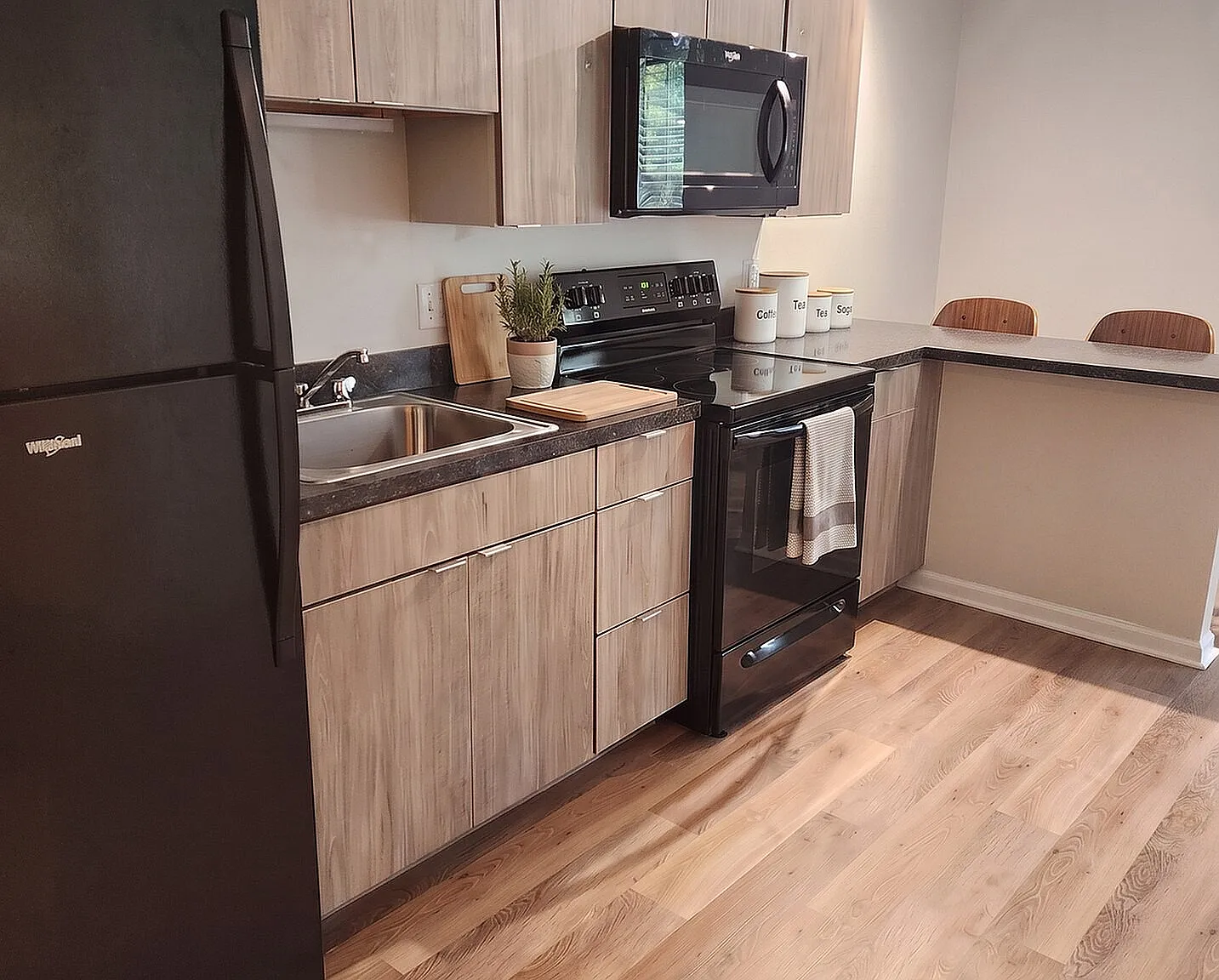 Brittany Apartments — Photo 3