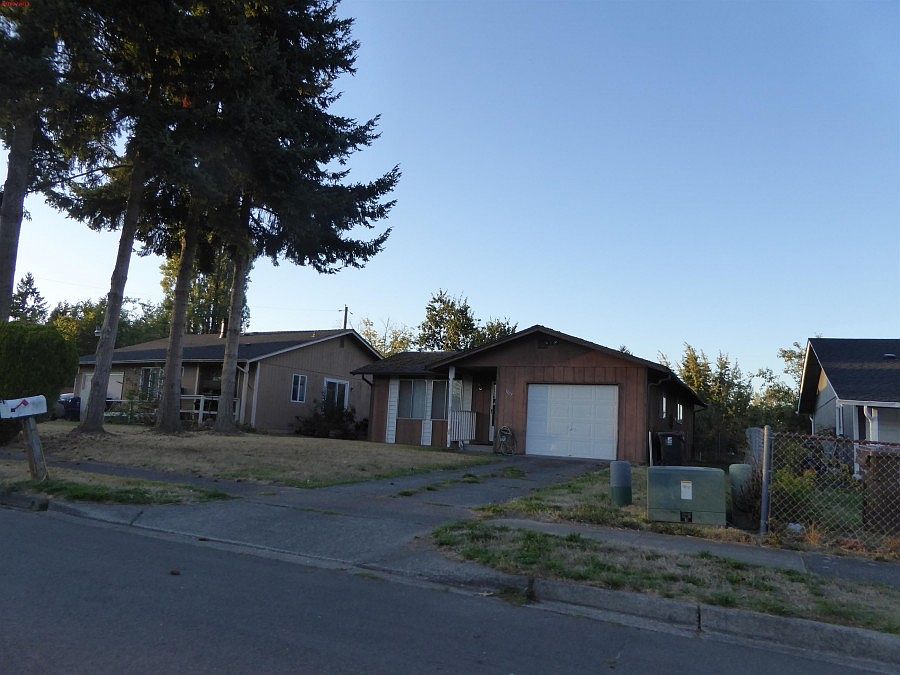 2nd image of 1407 E 55th St