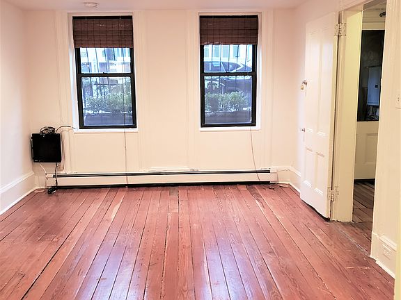 4th image of 1025 Willow Ave #G