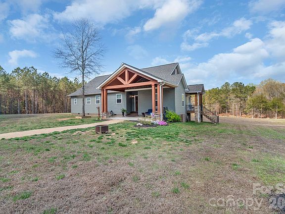 3rd image of 2695 Addison Rd