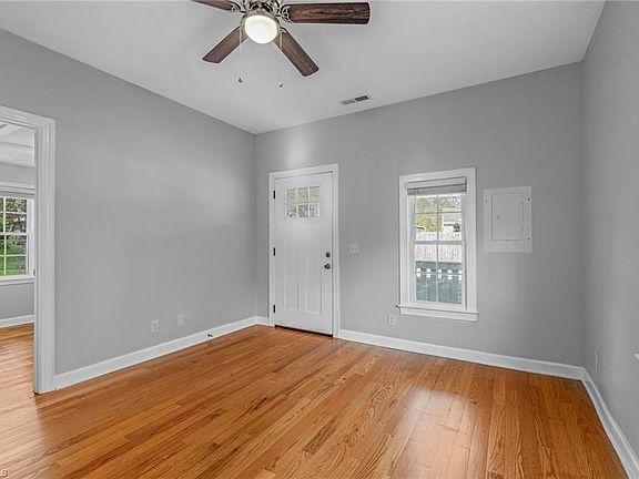 5th image of 611 E Green St