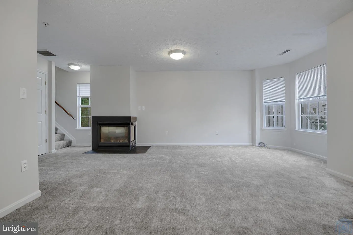 3 bed, 1690 sqft, $2,500 — Photo 3