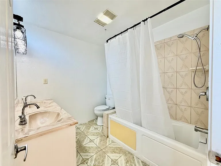 4308 E 57th St — Photo 15