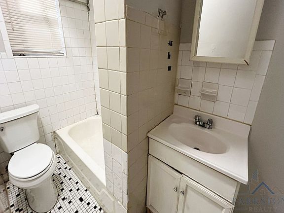 4th image of 112 Tonnele Ave #E3
