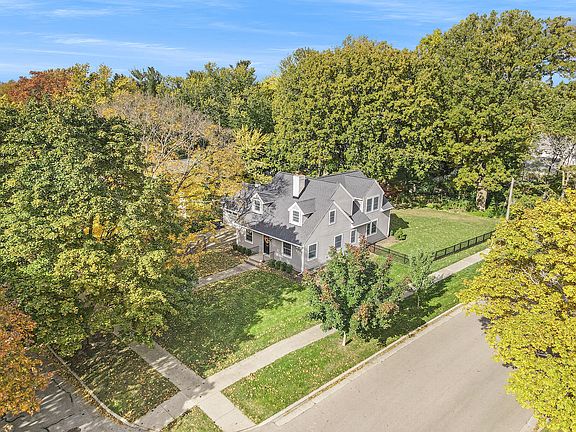 5th image of 2515 Maplewood Dr SE