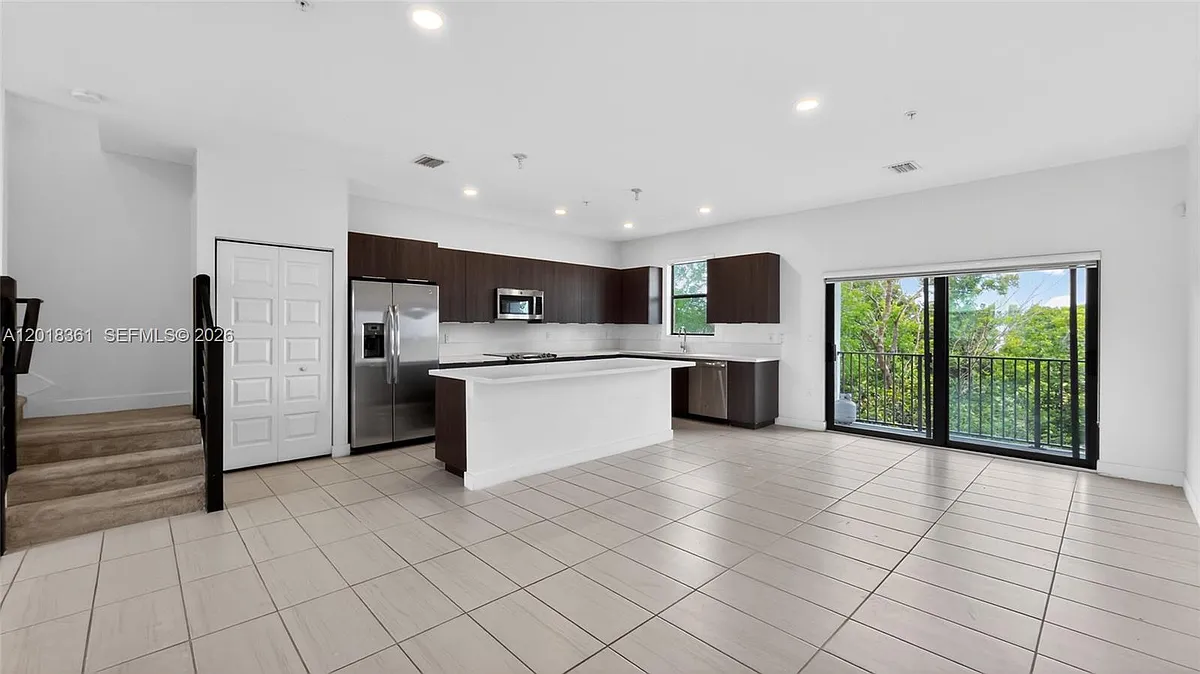 Building Photo - 10467 NW 82nd St #10