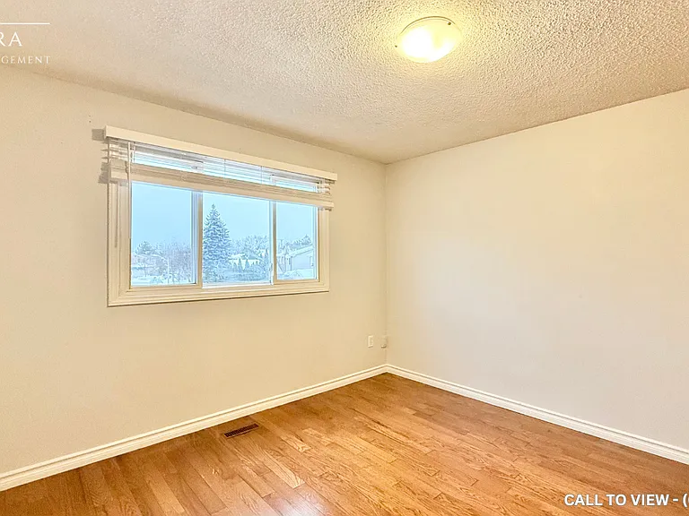 74 Cassander Cres — Photo 10