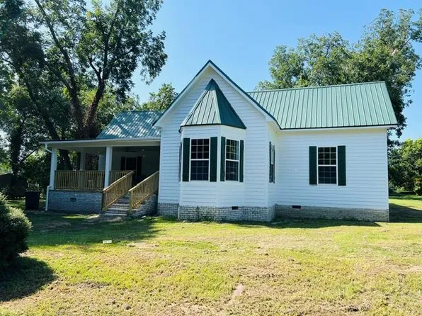 1071 W Pear St, Pavo, GA 31778