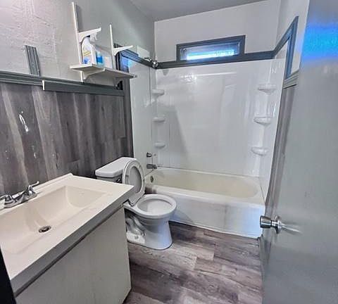 5th image of 4113 SE 43rd St