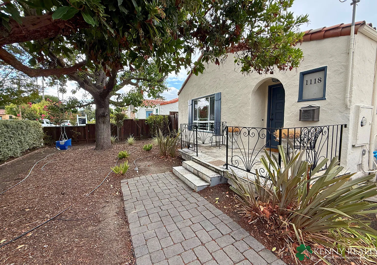 Charming 3BR/2BA Home in Redwood City Close to Downtown — Photo 2