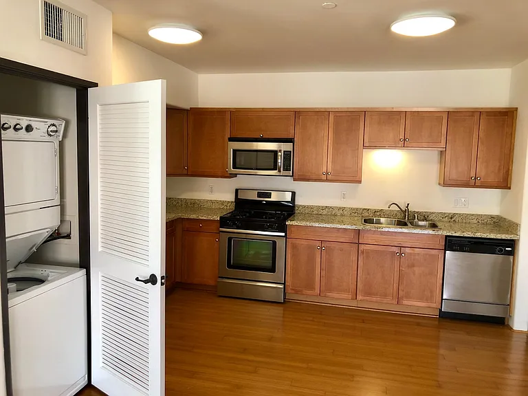 255 W 7th St #6 — Photo 3