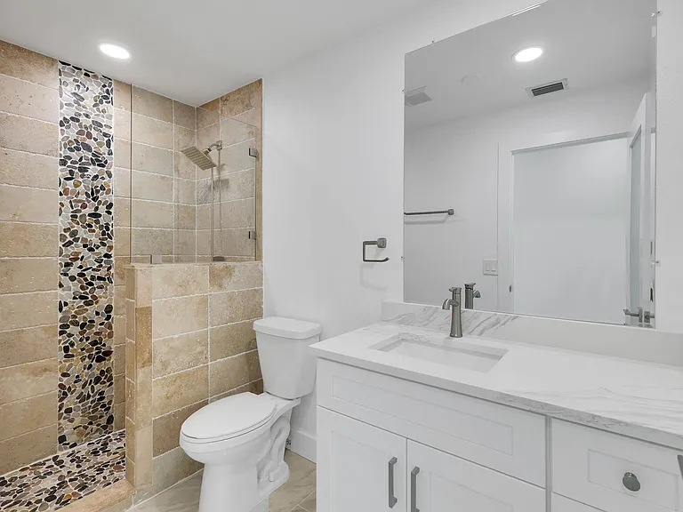 939 Bluebird St — Photo 9