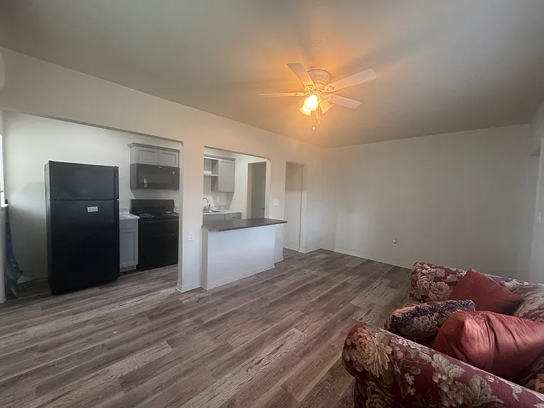 2105 W State St — Photo 5