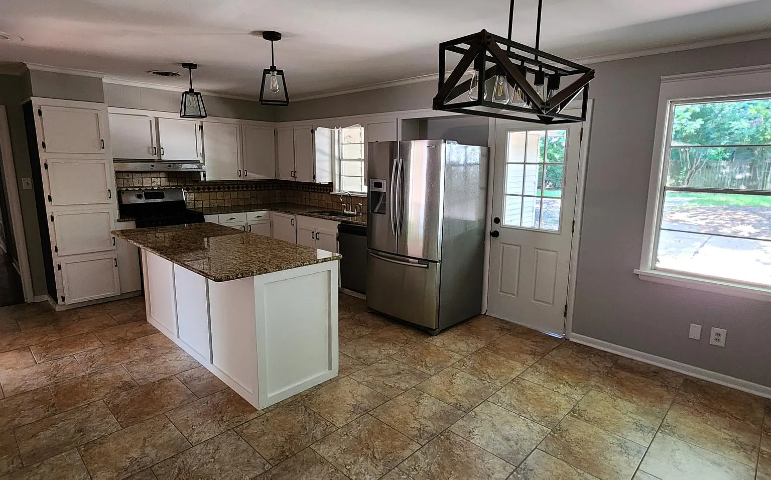 3 bed, 1961 sqft, $1,500 — Photo 3