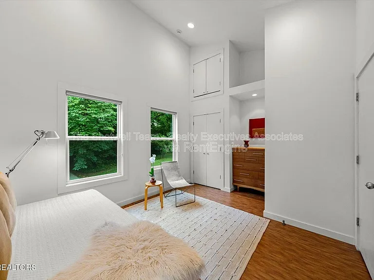1327 Brown Ave — Photo 15