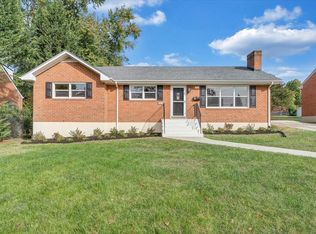 915 Logan St, Salem, VA 24153