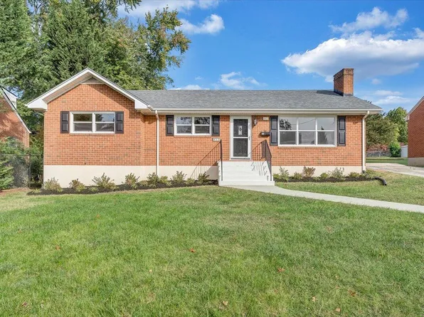 915 Logan St, Salem, VA 24153