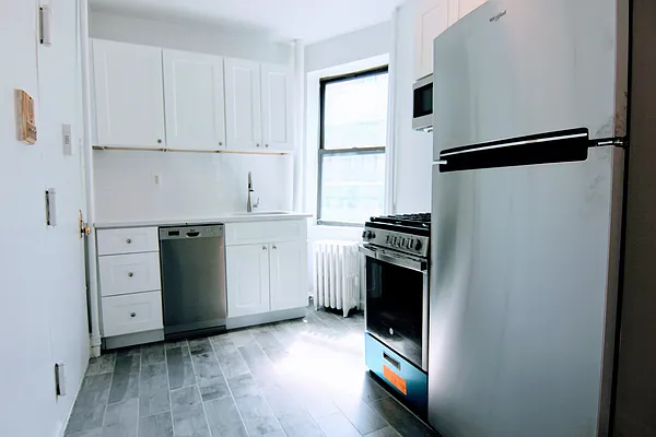 Rented by HOLTON REAL ESTATE INC. | media 1