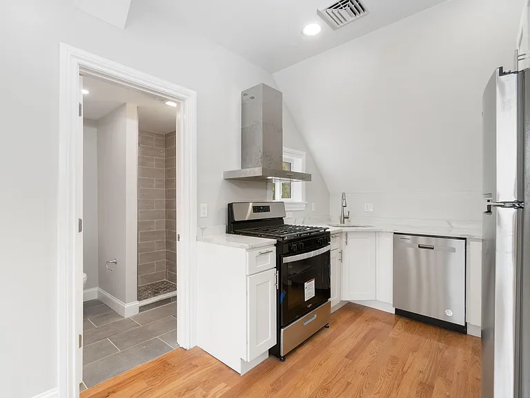 31 Saint Casimir Ave #2 — Photo 12