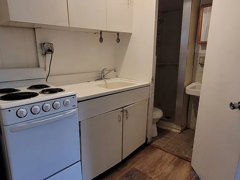 1128 Hess Ave #4 — Photo 6