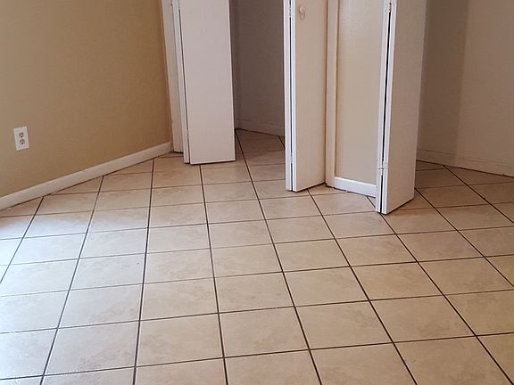 3rd image of 504 S Fairfield Dr APT E1