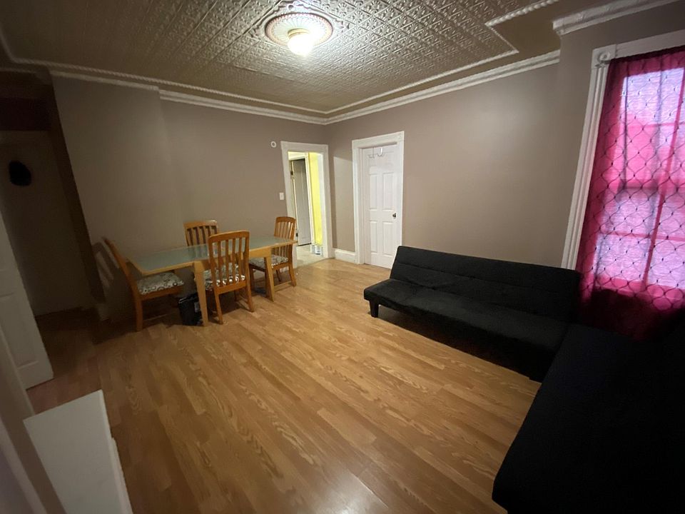 2nd image of 919 Churchill Ave