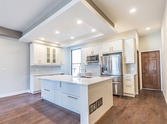 4th image of 713 E Bowen Ave