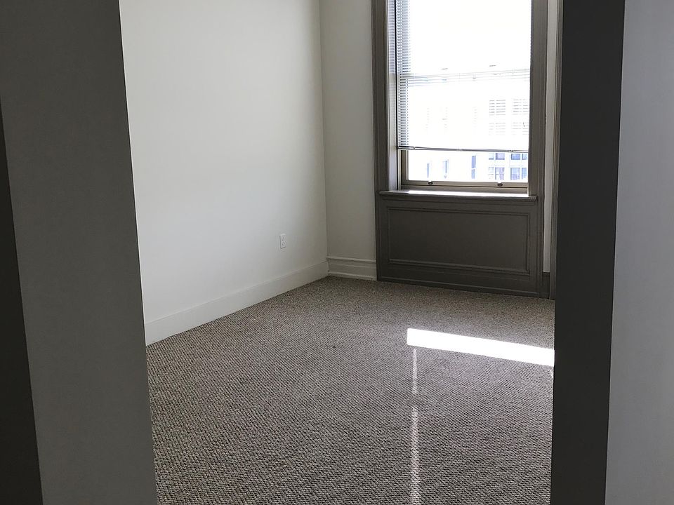 1st image of 129 N Washington Ave #10748535