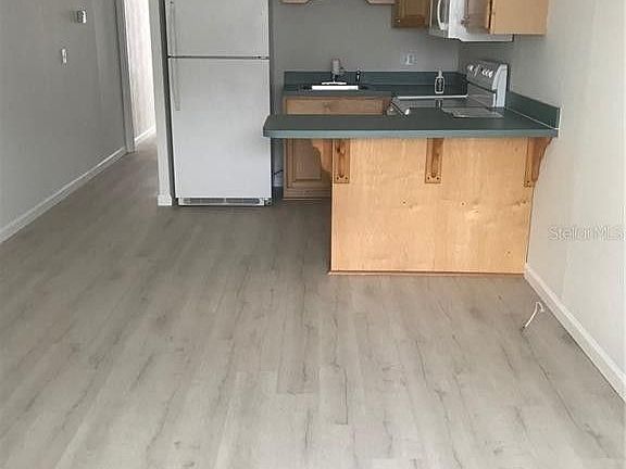 2nd image of 440 Louden Ave APT B