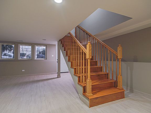 2nd image of 912 N Wood St #G