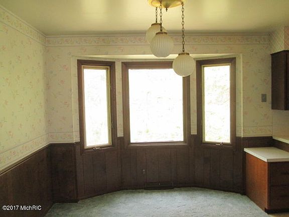 5th image of 1383 Gentian Dr SE