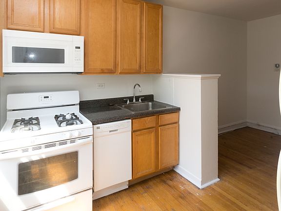 5th image of 2561 W Montrose Ave APT 1W
