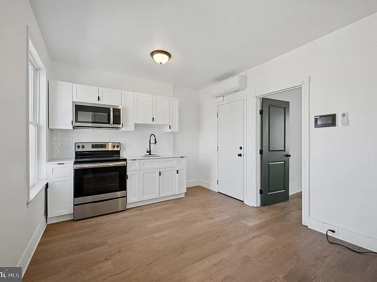 1217 N 28th St #3 — Photo 3