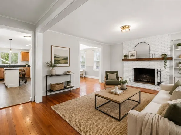 79 Hancock St, Reading, MA 01867