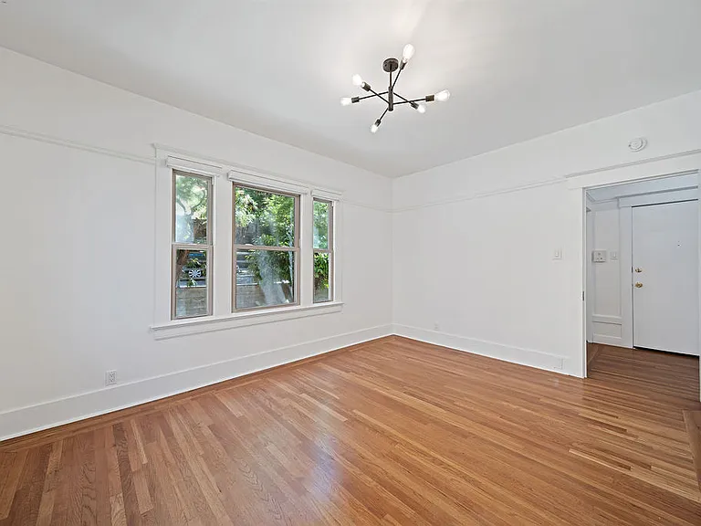 1048 Union St #17 — Photo 11