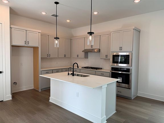 2nd image of 1303 Rambling Rose Rd