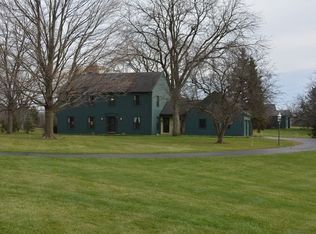 121 Brinker Rd, Barrington, IL 60010