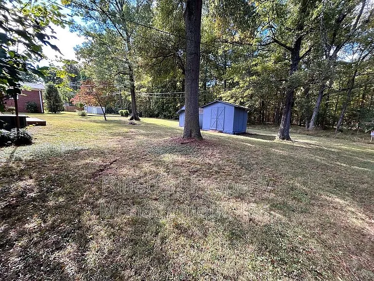 699 University Dr — Photo 16