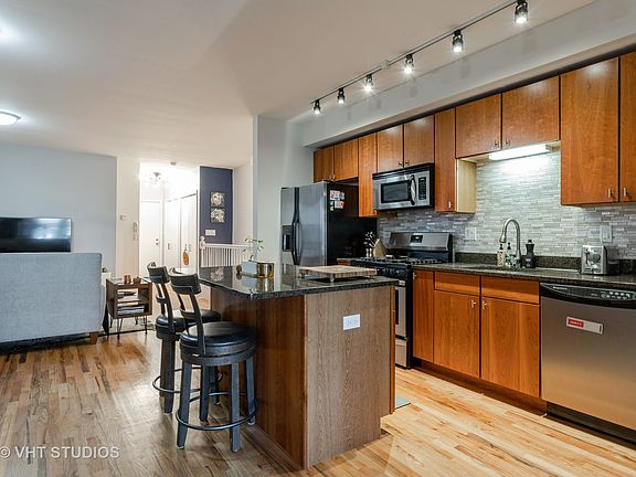 5th image of 1738 W Foster Ave