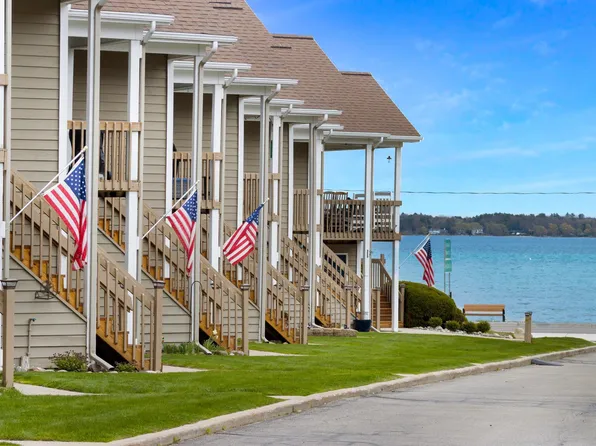 13766-101 SW Bayshore Dr, Traverse City, MI 49684