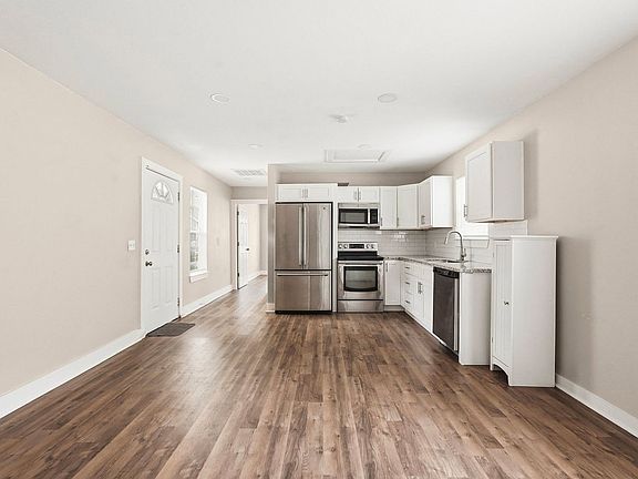 5th image of 3822 Lila St