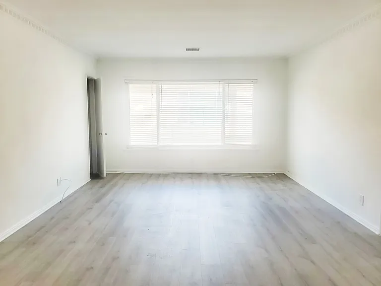 1123 S Cochran Ave #3 — Photo 3