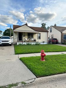 1512 E Bernhard Ave, Hazel Park, MI, 48030